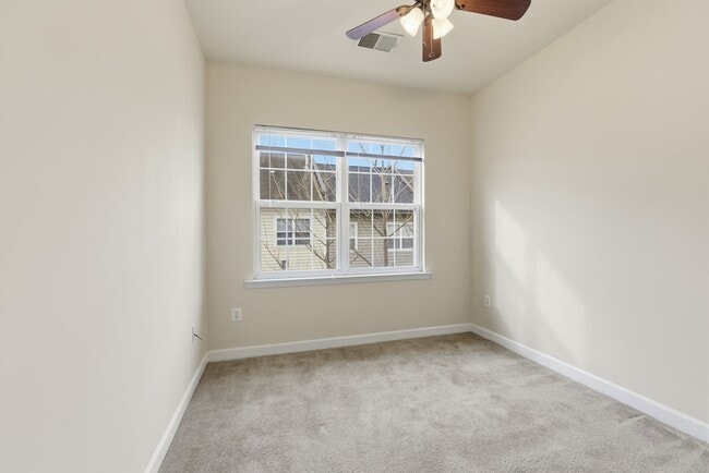 Building Photo - Lovely 3 BR/2.5 BA Townhome in Camp Springs!