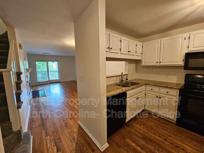 Building Photo - 333 Circle Ave