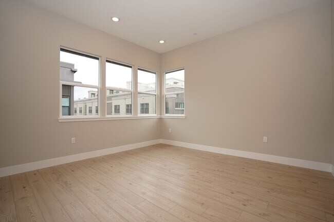 Building Photo - New Construction End Unit Luxury Townhome in Central Sunnyvale Location!