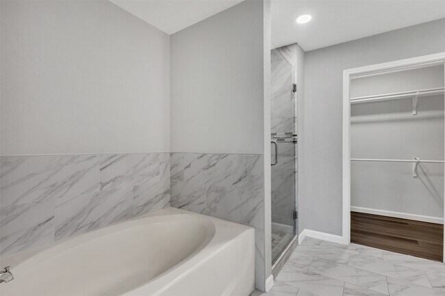 Building Photo - 6923 Creek Village Dr