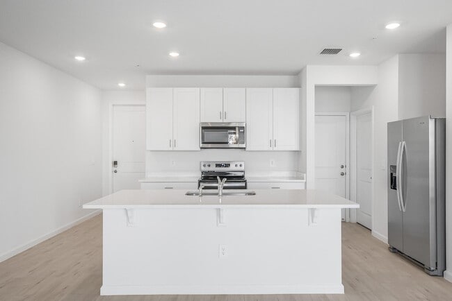 Building Photo - 621 Salisbury Cir