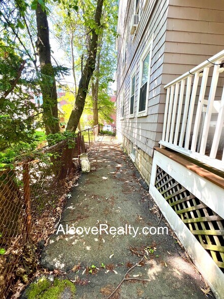 Building Photo - 21 Sartwell Ave