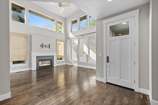 Building Photo - Luxury Living in Harris Ranch | 3 Bed + Office | 3 Bath | 2,713 Sq Ft