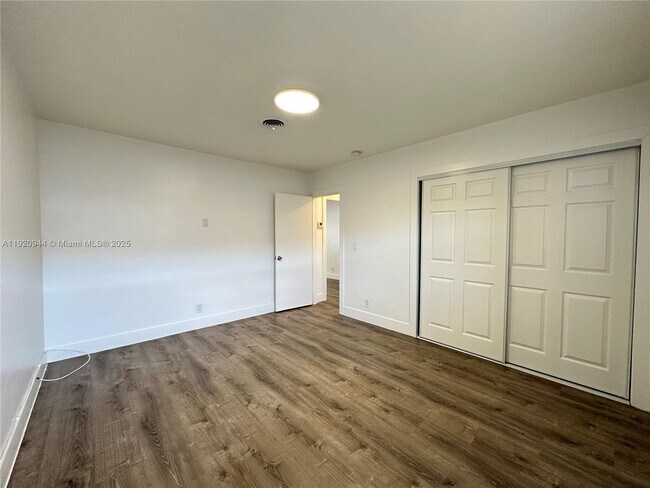 Building Photo - 2436 Van Buren St