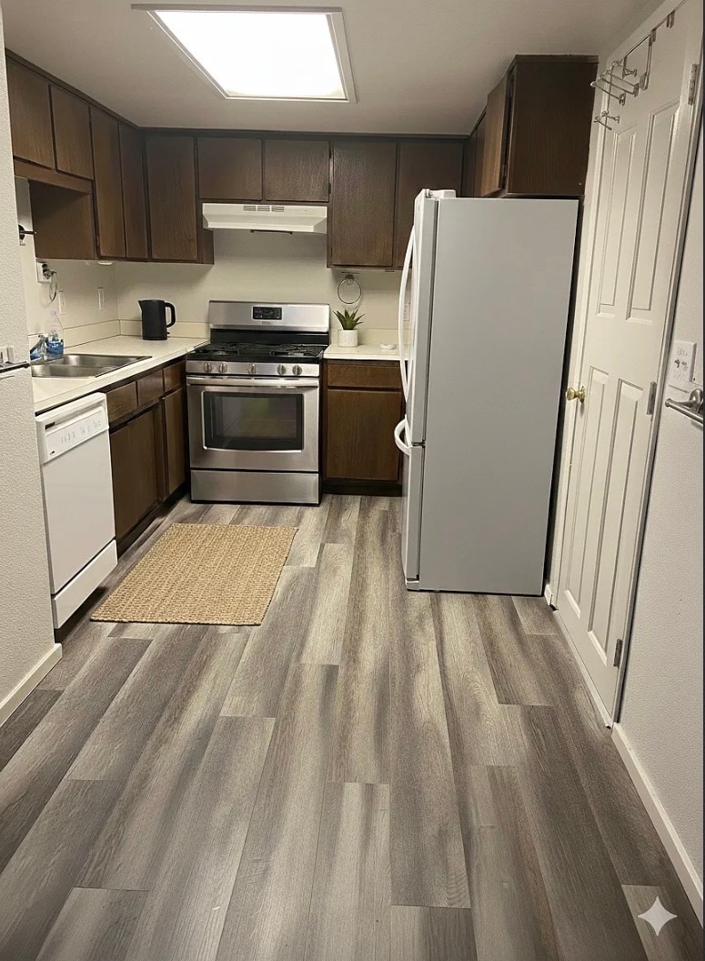 Building Photo - 216 Ellingson Dr