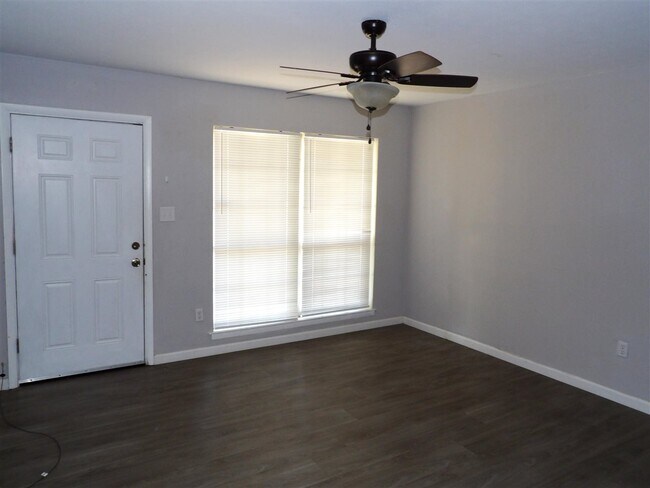 Building Photo - 4611 NW Santa Fe Ave