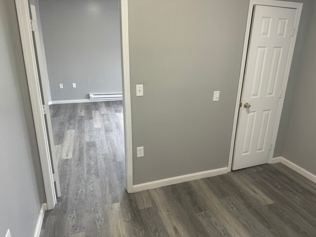 Building Photo - 506 4th St