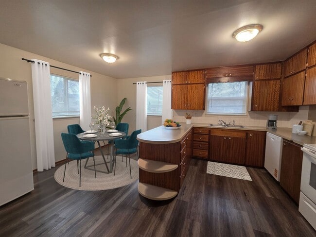 Building Photo - $1,750.00 – 2 Bed / 2 Bath Home with Fenced Yard, Fireplace, and Garage