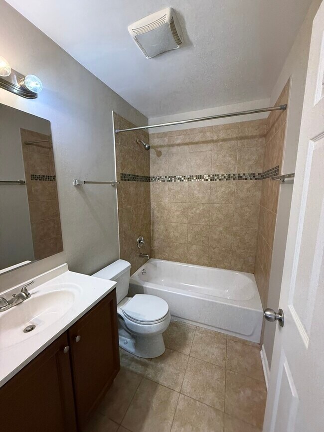 Building Photo - 9104 Lincoln Ct