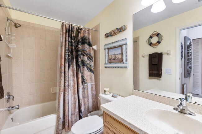 Building Photo - ** HERITAGE BAY ** 2 BED / 2 BATH - CONDO ...