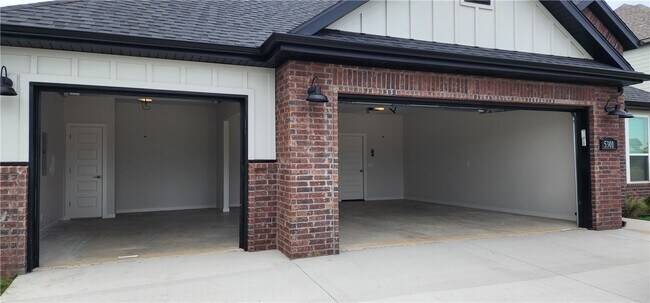 Building Photo - 5301 SW Firethorn Ln