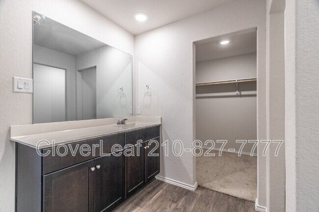 Building Photo - 825 Gerardia Ct