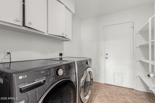 Building Photo - 2411 E Alameda Dr