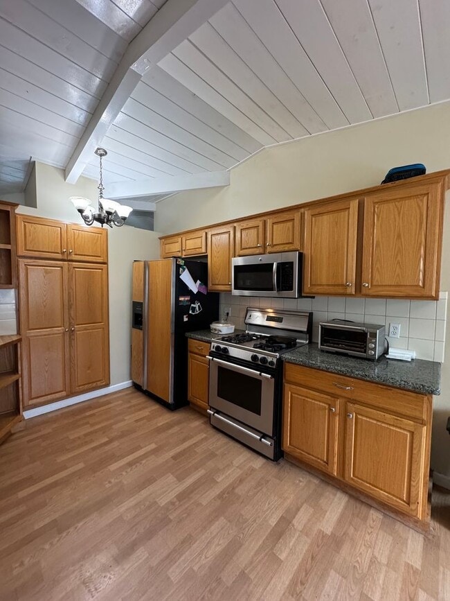 Building Photo - Beautiful 3 bedroom West Side Home! Close ...