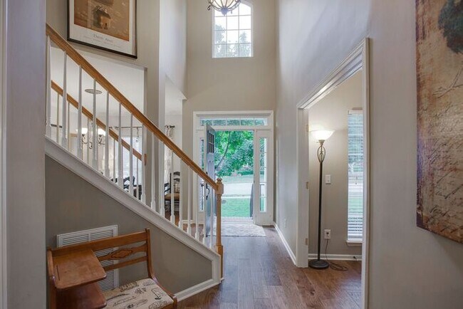 Building Photo - Pristine 5 Bed Fenced Franklin Home!