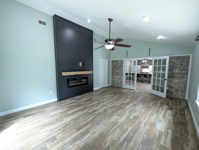 Building Photo - 8717 Sand Pine Dr