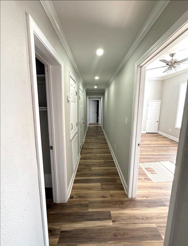 Building Photo - Grove St