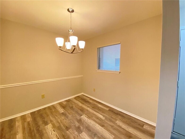 Building Photo - 1309 Old Hammond Chase