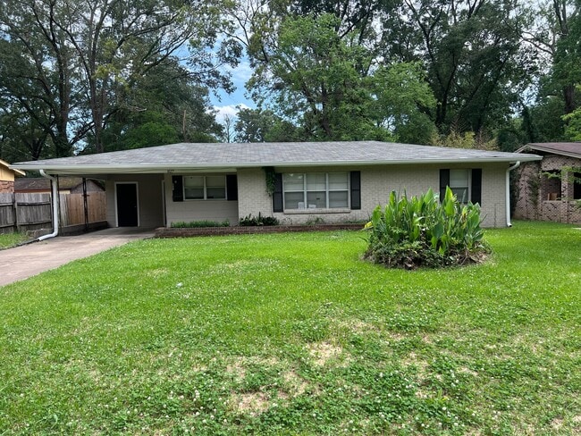 Primary Photo - 827 Berwood Dr