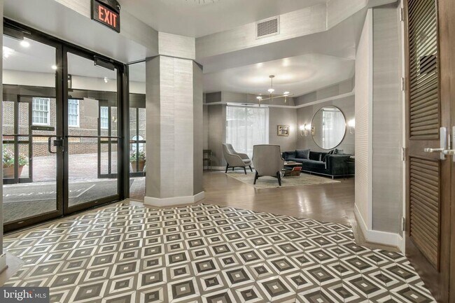 Building Photo - 1077 30th St NW