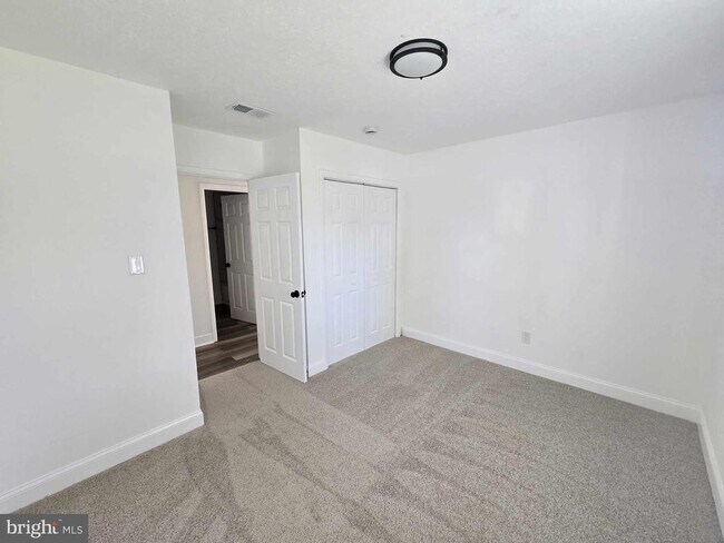 Building Photo - 254 Princeton St