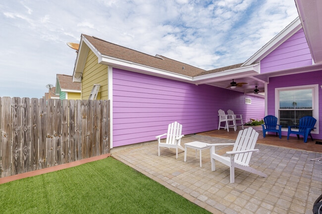 Building Photo - 14521 E Cabana St