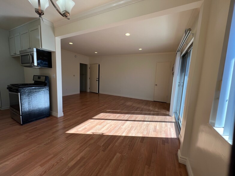 Building Photo - 1523 Scott Rd