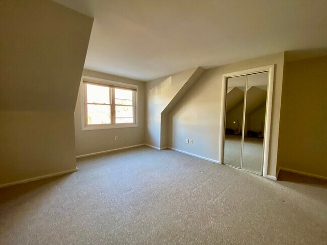 Building Photo - 12 Cedar St