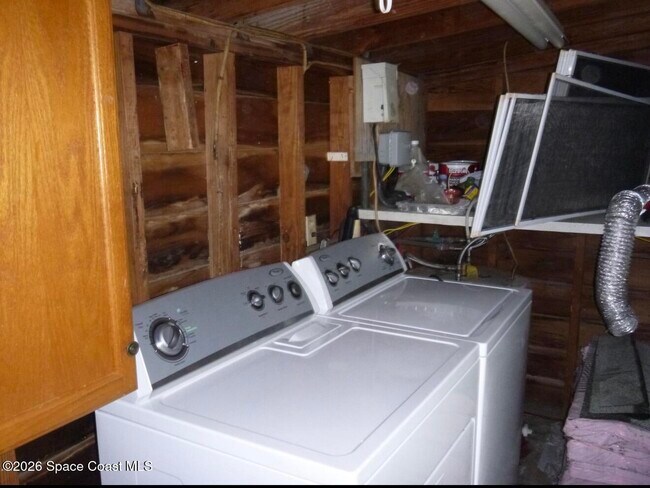 Building Photo - 360 Needle Blvd