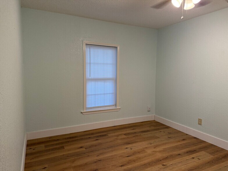 Building Photo - 2543 E Ann Arbor Ave