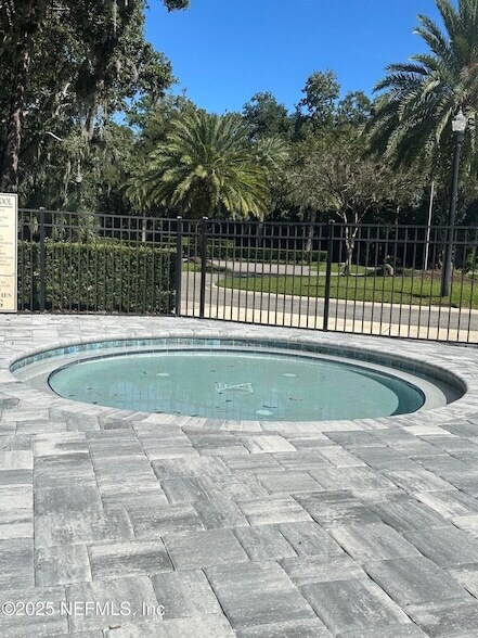 Building Photo - 133 Bermuda Ct