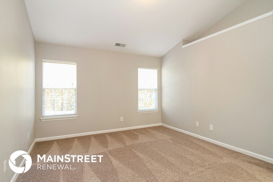 Building Photo - 445 Bangor Dr