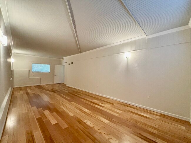 Building Photo - 6207 Westover Dr