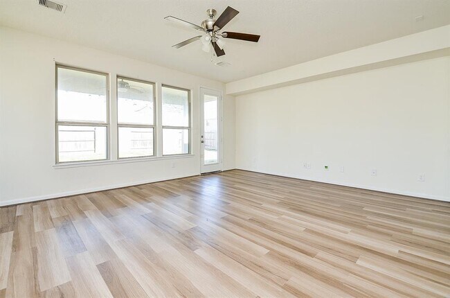 Building Photo - 25410 Champion Ridge Ct
