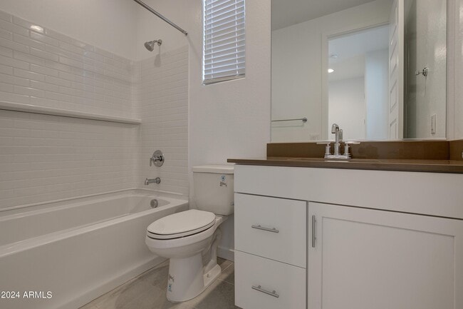 Building Photo - 17050 W Artemisa Ave