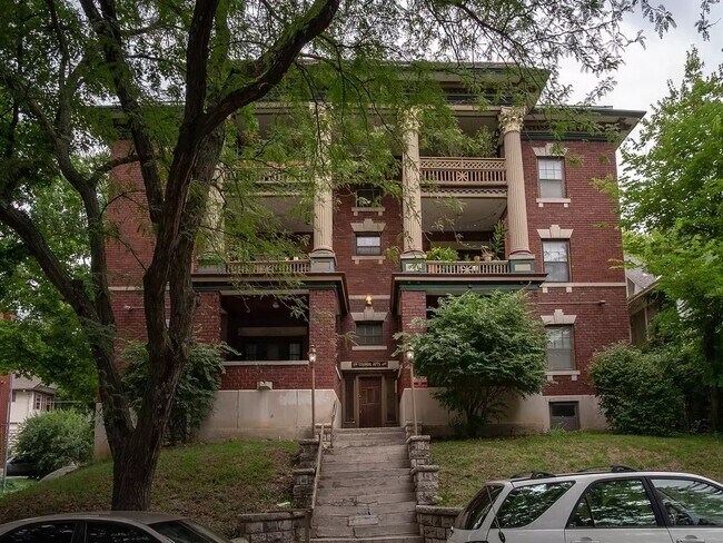 The Historic Colonial Apartments - 4154-4156 Harrison St - 4154 Harrison St