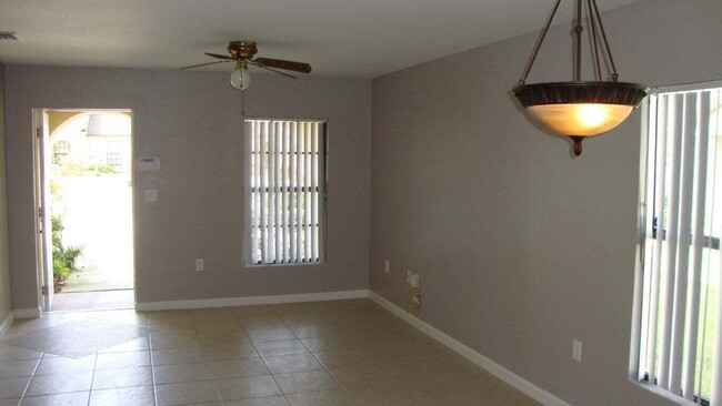 Building Photo - 655 Margie Dr
