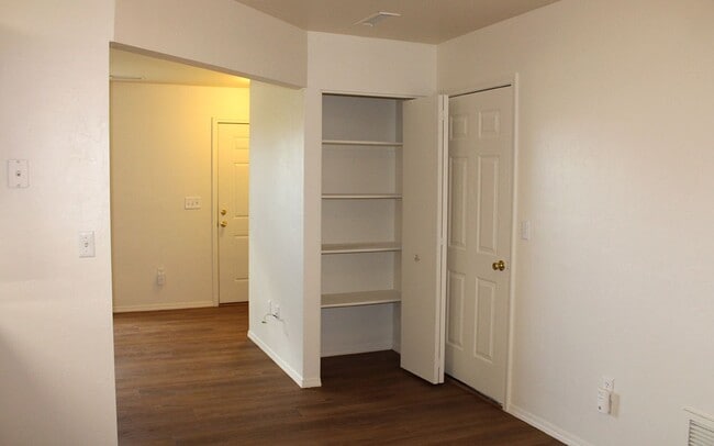 Building Photo - 6181 N Rockland Dr