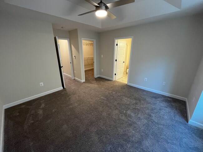 Building Photo - Luxury Townhome in Congers Creek