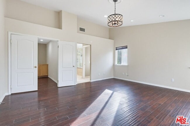 Building Photo - 5187 Knollwood Way