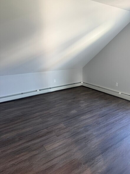 Building Photo - 383 Sayles St