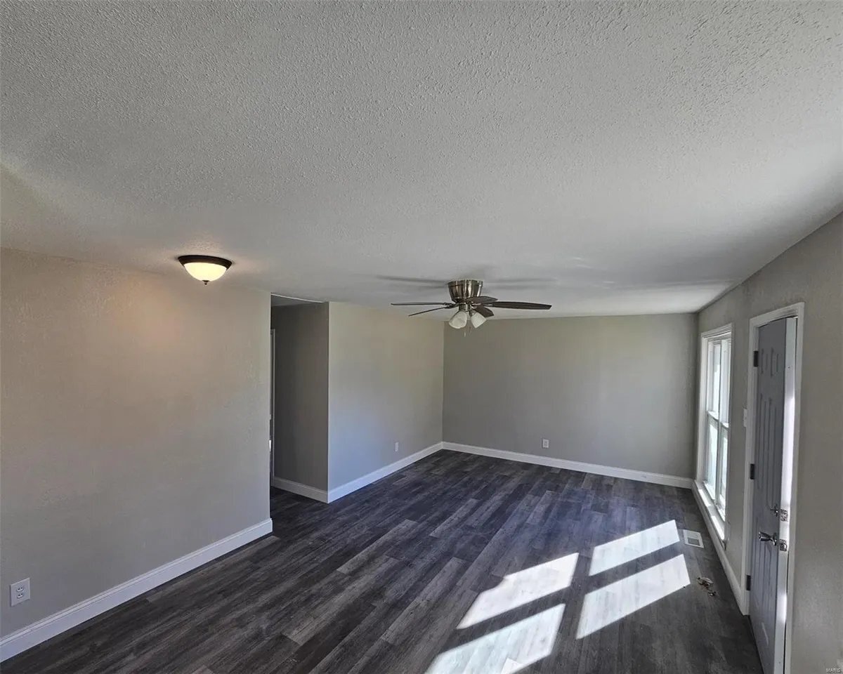 Building Photo - 28 Jamestown Dr