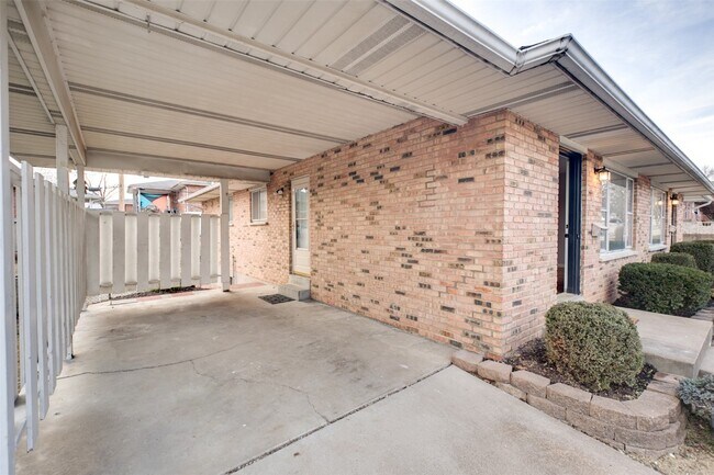 Building Photo - 10235 Jeffleigh Ln