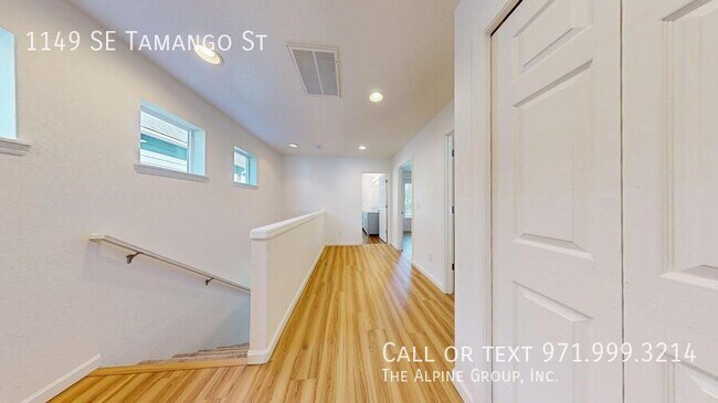 Building Photo - 1149 SE Tamango St