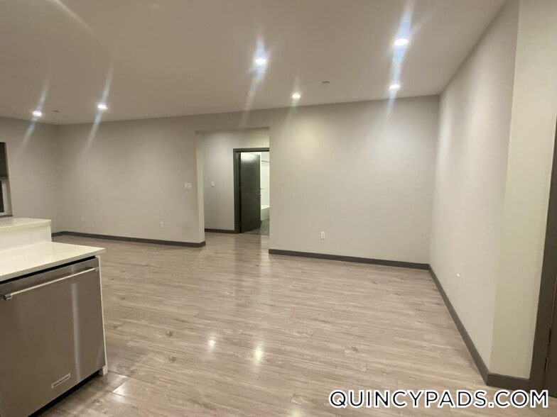 Building Photo - 145 Newbury Ave