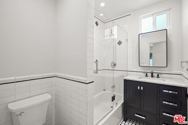 Building Photo - 619 Westmount Dr