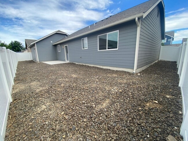 Building Photo - BONUS RENT SPECIAL! Exceptional 3 Bed, 2 B...