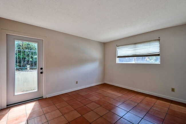 Building Photo - 6-Bedroom Residence Featuring Pool, Turf Yard & 2-Car Garage