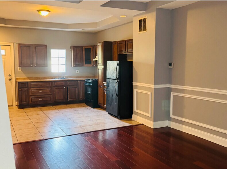 Primary Photo - 1011 N Arlington Ave