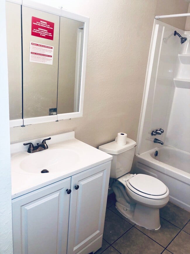 Building Photo - Kennewick 4-Plex